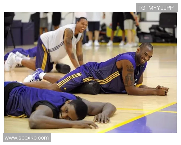 科比传奇：从篮球场上的巨星到全球偶像的辉煌历程与影响力解析